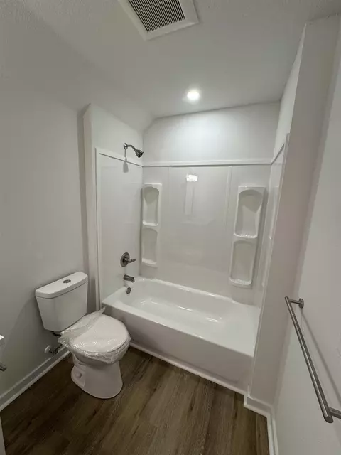 Bath - 240 Herbert St, Saint Augustine, FL 32084 photo 3 of 4