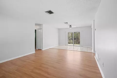 Living - 422 Nervia Ct, Saint Augustine, FL 32086 photo 2 of 5