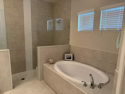 Bath - 748 Viscaya Blvd, Saint Augustine, FL 32086 photo 3 of 5