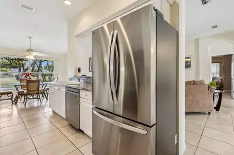 Kitchen - 1055 Cedar Cove Dr, Saint Augustine, FL 32086 photo 4 of 5
