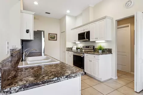 Kitchen - 1055 Cedar Cove Dr, Saint Augustine, FL 32086 photo 2 of 5