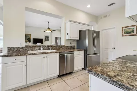 Kitchen - 1055 Cedar Cove Dr, Saint Augustine, FL 32086 photo 3 of 5