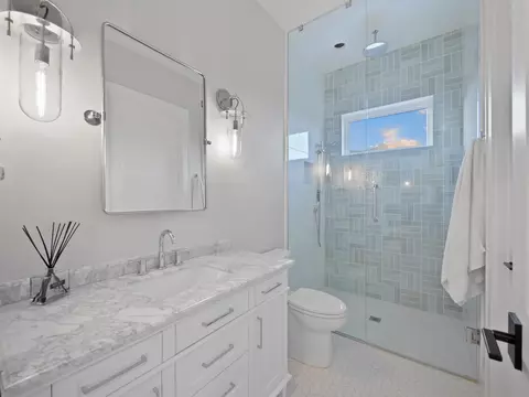Bath - 4021 Myrtle St, Saint Augustine, FL 32084 photo 5 of 6