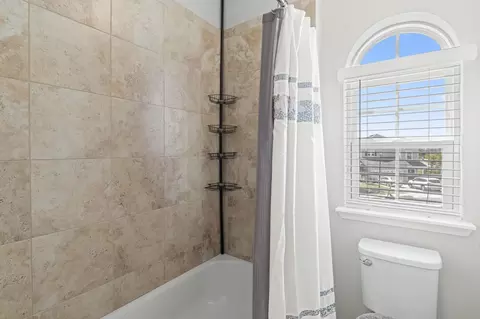 Bath - 129 Saint Barts Ave, Saint Augustine, FL 32080 photo 3 of 5