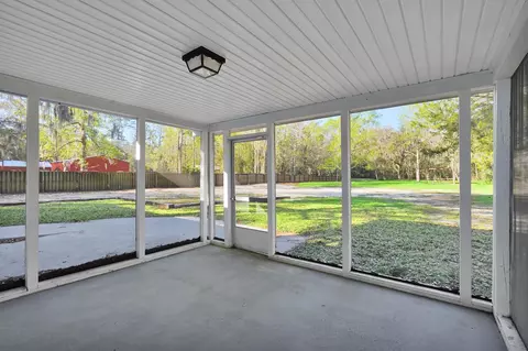 Exterior - 855 S Holmes Blvd, Saint Augustine, FL 32084 photo 7 of 13