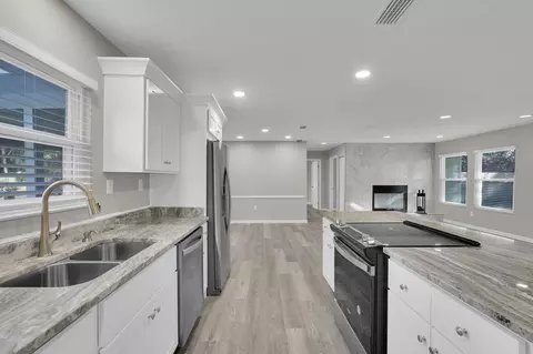 Kitchen - 855 S Holmes Blvd, Saint Augustine, FL 32084 photo 4 of 4