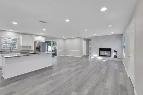 Living - 855 S Holmes Blvd, Saint Augustine, FL 32084 photo 4 of 11