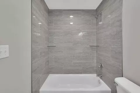 Bath - 855 S Holmes Blvd, Saint Augustine, FL 32084 photo 3 of 3