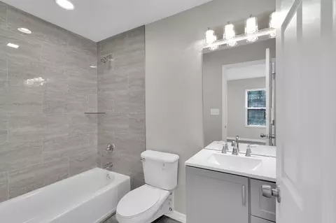 Bath - 855 S Holmes Blvd, Saint Augustine, FL 32084 photo 2 of 3