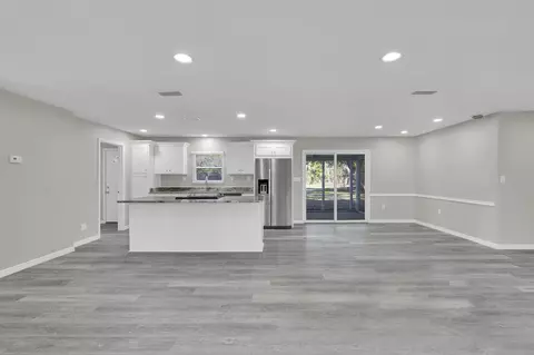 Living - 855 S Holmes Blvd, Saint Augustine, FL 32084 photo 3 of 11
