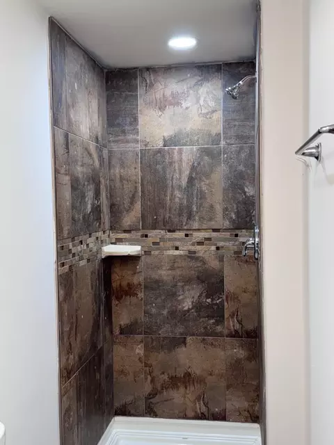Bath - 748 W 5th St, Saint Augustine, FL 32084 photo 2 of 3