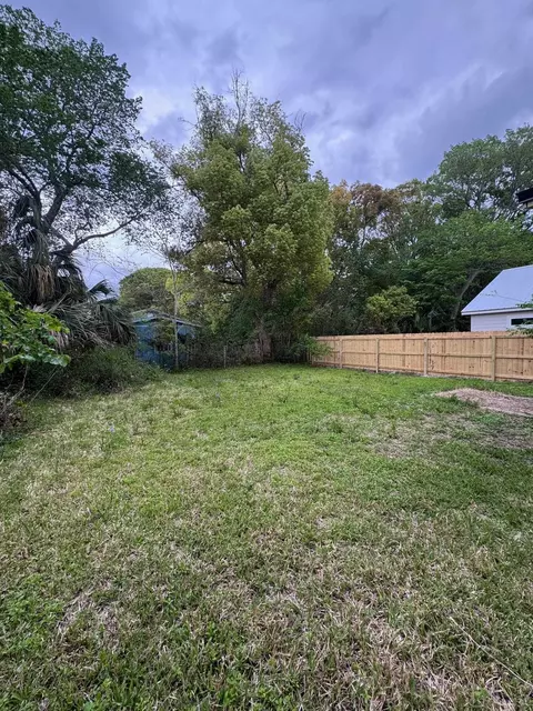 Exterior - 748 W 5th St, Saint Augustine, FL 32084 photo 2 of 2