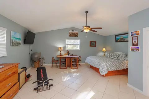 Bedroom - 6194 Bear Trl, Weeki Wachee, FL 34607 photo 4 of 5