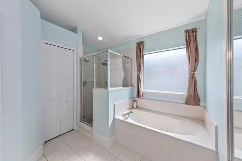 Bath - 1468 Barrington Cir, Saint Augustine, FL 32092 photo 2 of 4