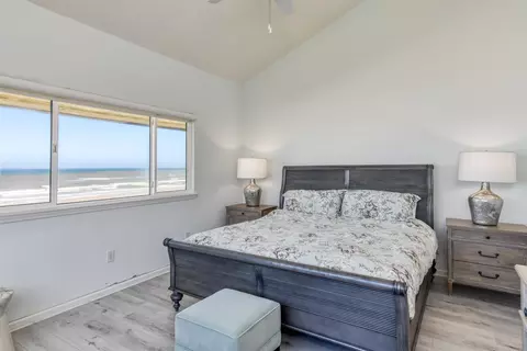 Bedroom - 8550 S A1a #102, Saint Augustine, FL 32080 photo 3 of 8