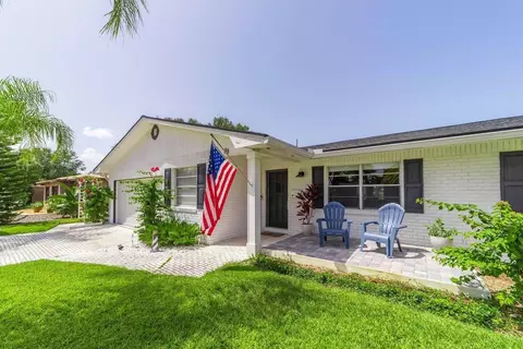 Exterior - 39 Sea Park Dr, Saint Augustine, FL 32080 photo 2 of 10