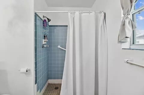 Bath - 1300 Francis St, Saint Augustine, FL 32084 photo 2 of 4