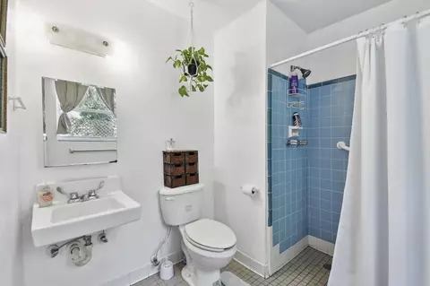 Bath - 1300 Francis St, Saint Augustine, FL 32084 photo 1 of 4