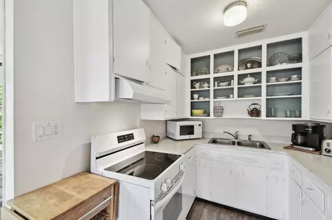 Kitchen - 1300 Francis St, Saint Augustine, FL 32084 photo 2 of 4