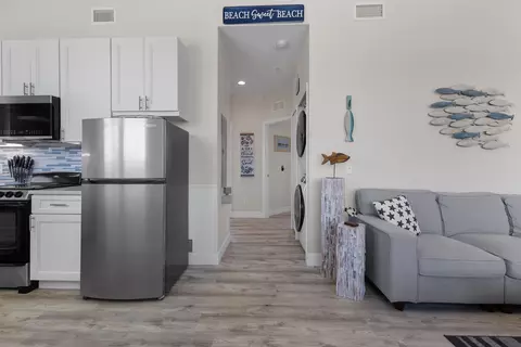 Entry Way - 12 13th St, Saint Augustine Beach, FL 32080 photo 4 of 5