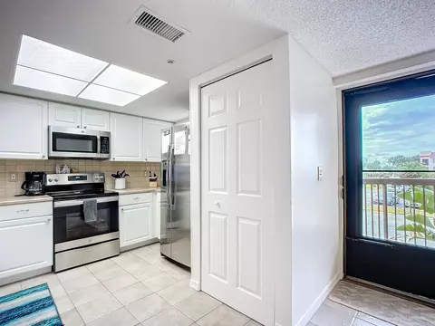 Kitchen - 4250 A1a S UNIT L-26, Saint Augustine, FL 32080 photo 1 of 4