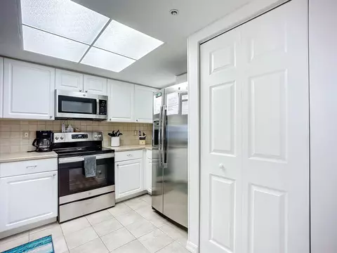 Kitchen - 4250 A1a S UNIT L-26, Saint Augustine, FL 32080 photo 2 of 4