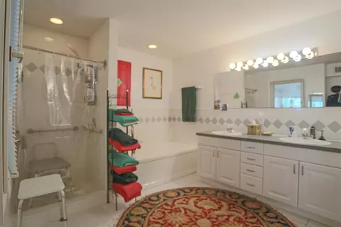 Bath - 120 Seychelles Ct, Saint Augustine, FL 32080 photo 2 of 6