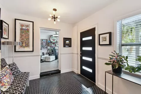 Entry Way - 509 Arricola Ave, Saint Augustine, FL 32080 photo 1 of 5