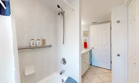 Bath - 12 Flagler Blvd UNIT B201, Saint Augustine, FL 32080 photo 2 of 5