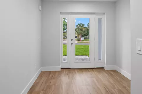 Entry Way - 137 Ferrol Rd, Saint Augustine, FL 32084 photo 2 of 3