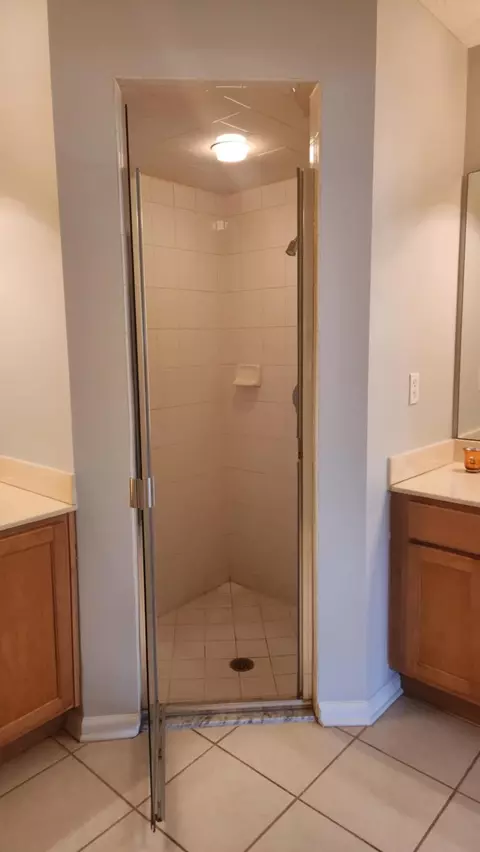 Bath - 708 Blackmoor Gate Ln, Saint Augustine, FL 32084 photo 5 of 9