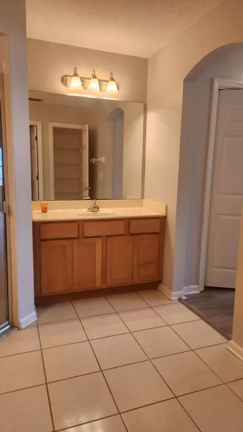 Bath - 708 Blackmoor Gate Ln, Saint Augustine, FL 32084 photo 4 of 9