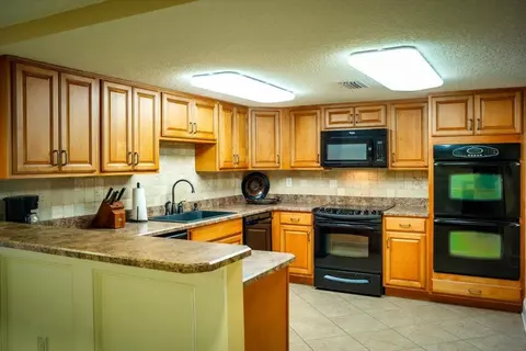 Kitchen - 2 Dondanville Rd #115, Saint Augustine, FL 32080 photo 3 of 3