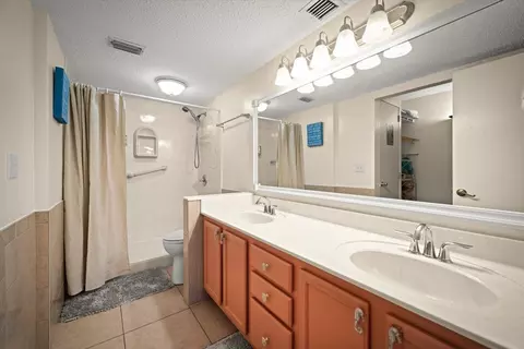 Bath - 2 Dondanville Rd #115, Saint Augustine, FL 32080 photo 1 of 3