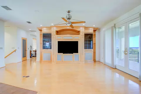 Living - 4 Oceanside Dr, Saint Augustine Beach, FL 32080 photo 5 of 7