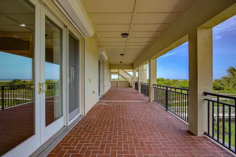 Exterior - 4 Oceanside Dr, Saint Augustine Beach, FL 32080 photo 4 of 12