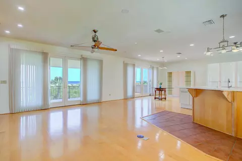 Living - 4 Oceanside Dr, Saint Augustine Beach, FL 32080 photo 1 of 7