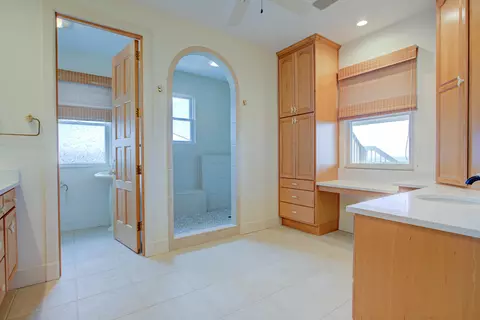 Bath - 4 Oceanside Dr, Saint Augustine Beach, FL 32080 photo 2 of 15