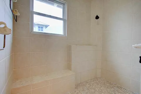 Bath - 4 Oceanside Dr, Saint Augustine Beach, FL 32080 photo 4 of 15
