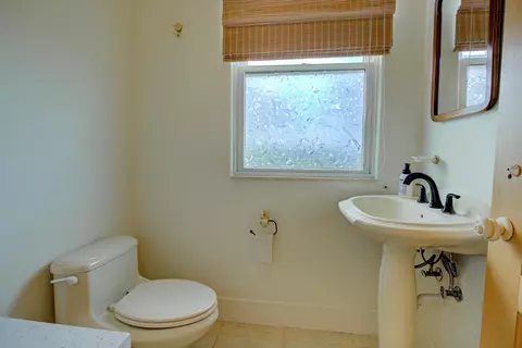 Bath - 4 Oceanside Dr, Saint Augustine Beach, FL 32080 photo 5 of 15