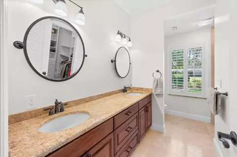 Bath - 248 Marshside Dr, Saint Augustine, FL 32080 photo 5 of 9