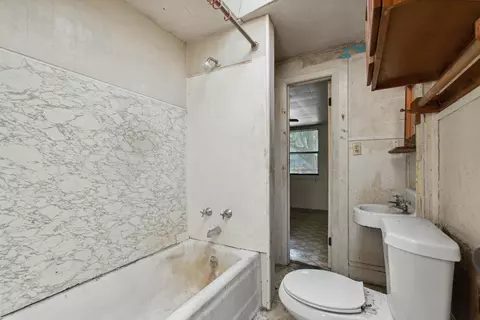 Bath - 31 33 Magnolia Dr, Saint Augustine, FL 32080 photo 1 of 4