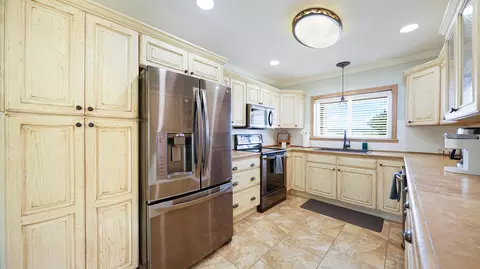 Kitchen - 918 Shore Dr, Saint Augustine, FL 32086 photo 2 of 3