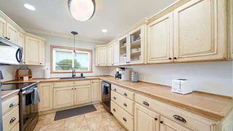 Kitchen - 918 Shore Dr, Saint Augustine, FL 32086 photo 1 of 3
