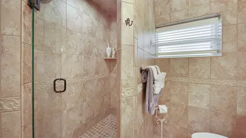 Bath - 918 Shore Dr, Saint Augustine, FL 32086 photo 5 of 10