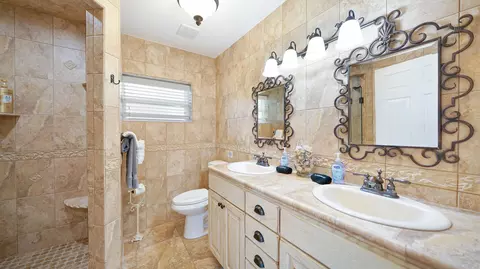 Bath - 918 Shore Dr, Saint Augustine, FL 32086 photo 4 of 10