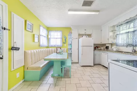 Kitchen - 26 Rio Vista Dr, Saint Augustine, FL 32084 photo 1 of 9