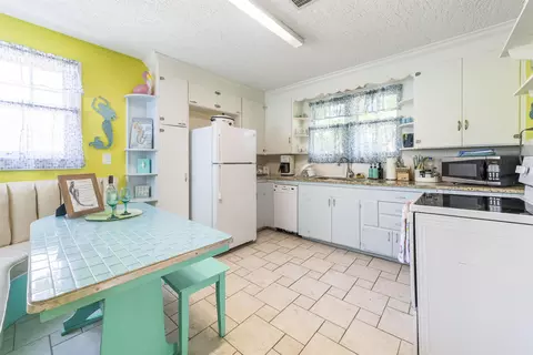 Kitchen - 26 Rio Vista Dr, Saint Augustine, FL 32084 photo 2 of 9