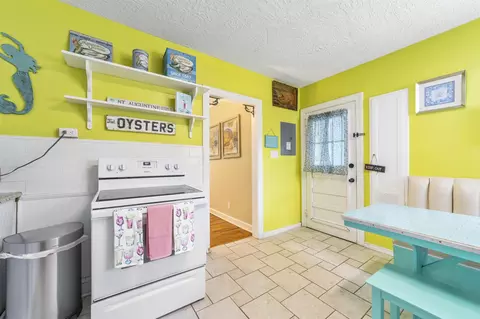 Kitchen - 26 Rio Vista Dr, Saint Augustine, FL 32084 photo 4 of 9