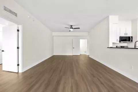 Living - 620 Shores Blvd, Saint Augustine, FL 32086 photo 7 of 10